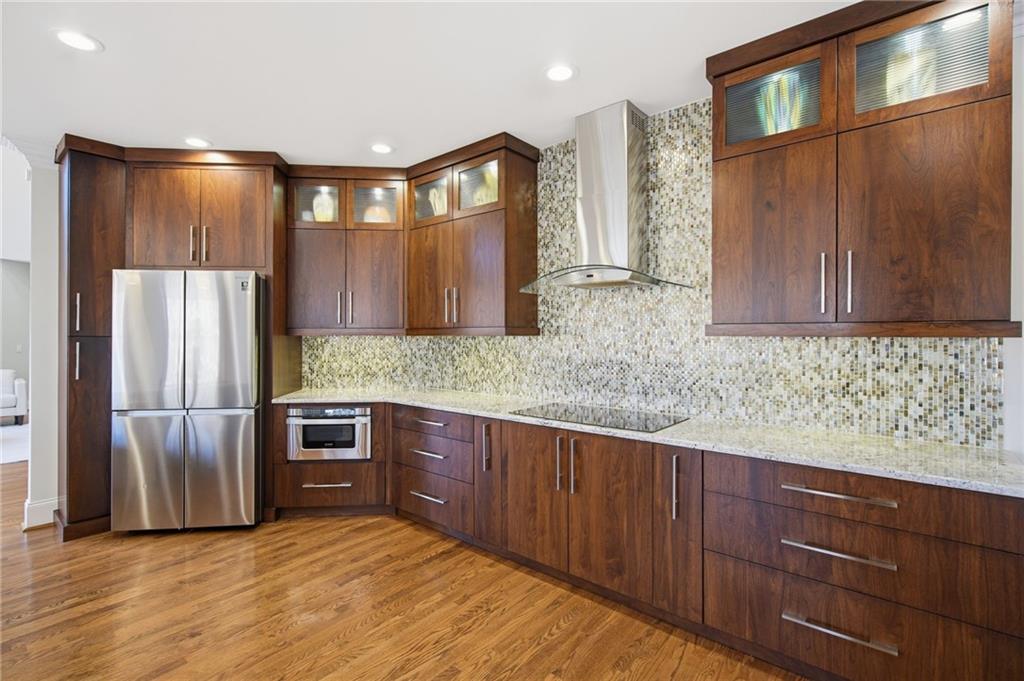 715 Crown Cove Milton, GA 30004 - Photo 18 of 102 a kitchen with stainless steel appliances granite countertop a refrigerator and a sink