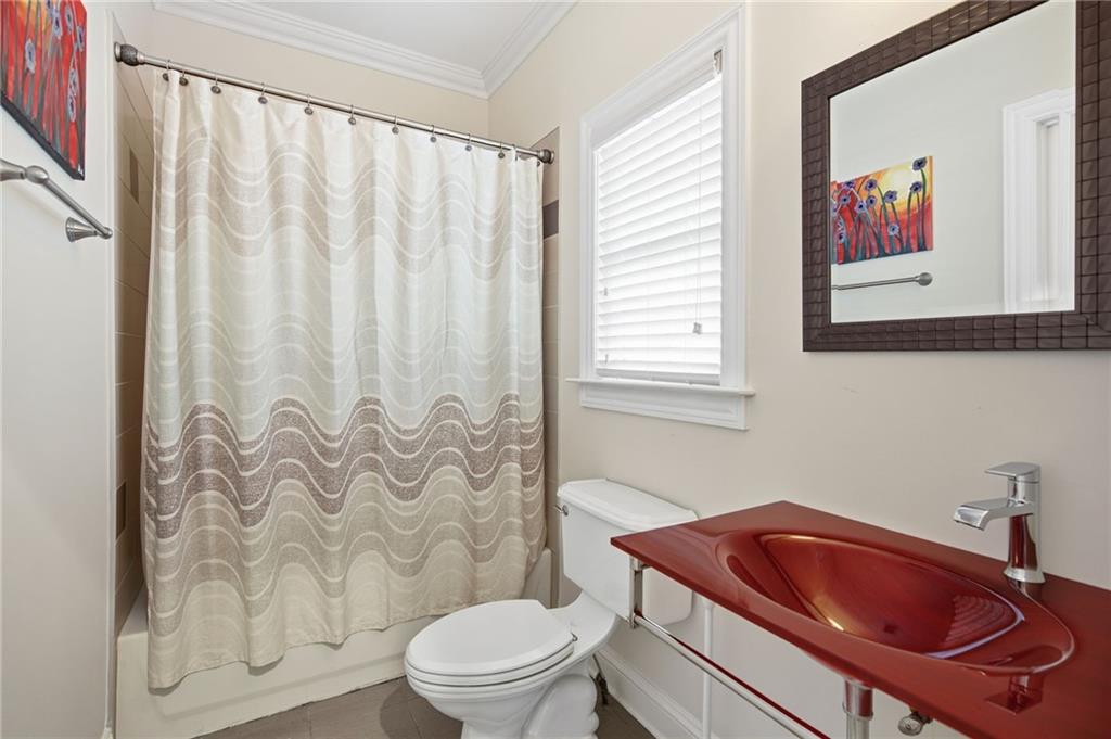 715 Crown Cove Milton, GA 30004 - Photo 27 of 102 a bathroom with a toilet a sink and a shower curtain