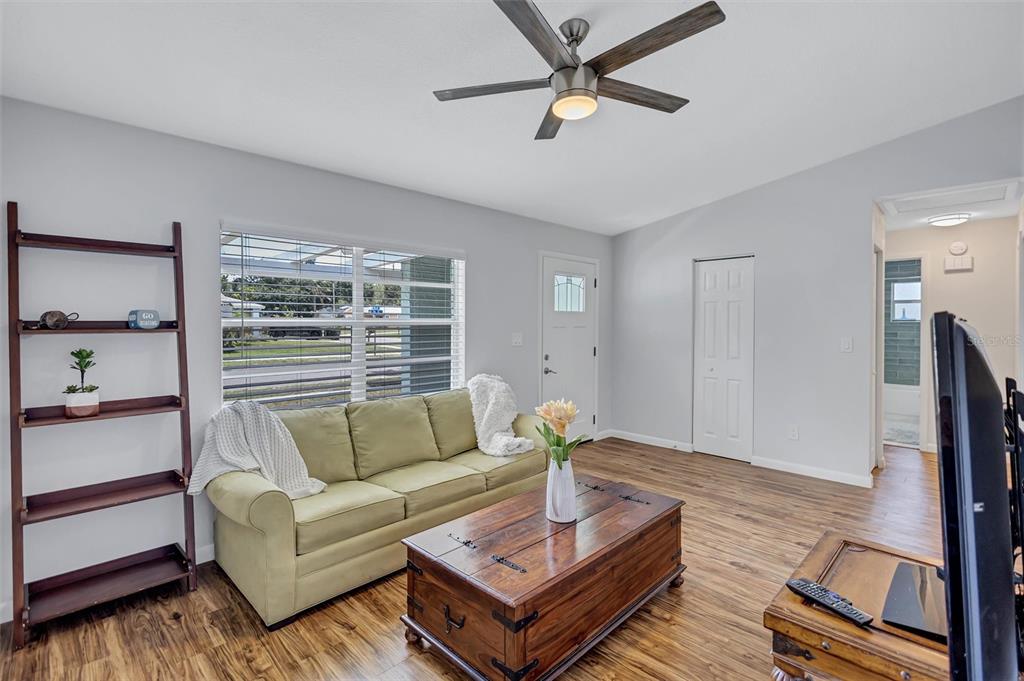 504 7th Street Southeast Largo, FL 33771 - Photo 6 of 29