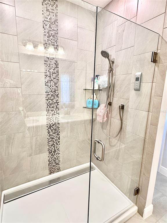 207 Petosky Road Groveland, FL 34736 - Photo 12 of 21 a bathroom with a bathtub and shower