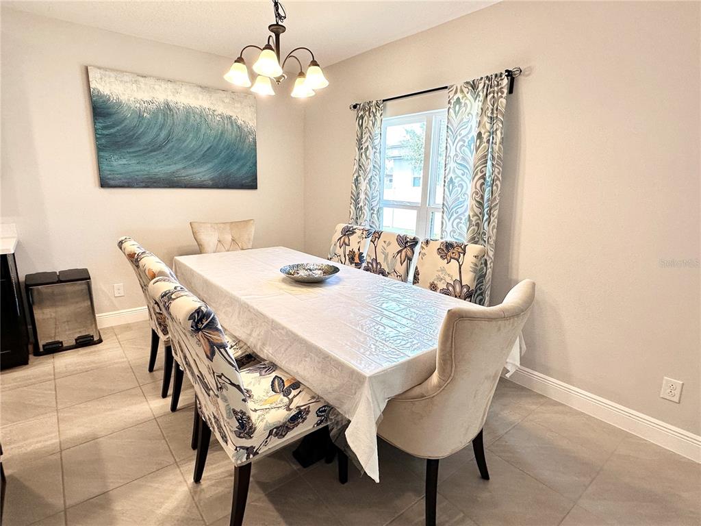 207 Petosky Road Groveland, FL 34736 - Photo 7 of 21 a dining room with furniture and window
