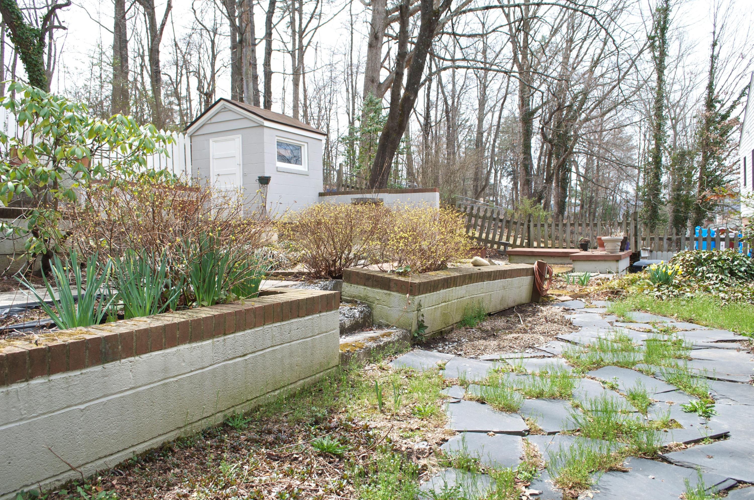 3006 Corbieshaw Road Southwest Roanoke, VA 24015 - Photo 40 of 47 Courtyard_Backyard