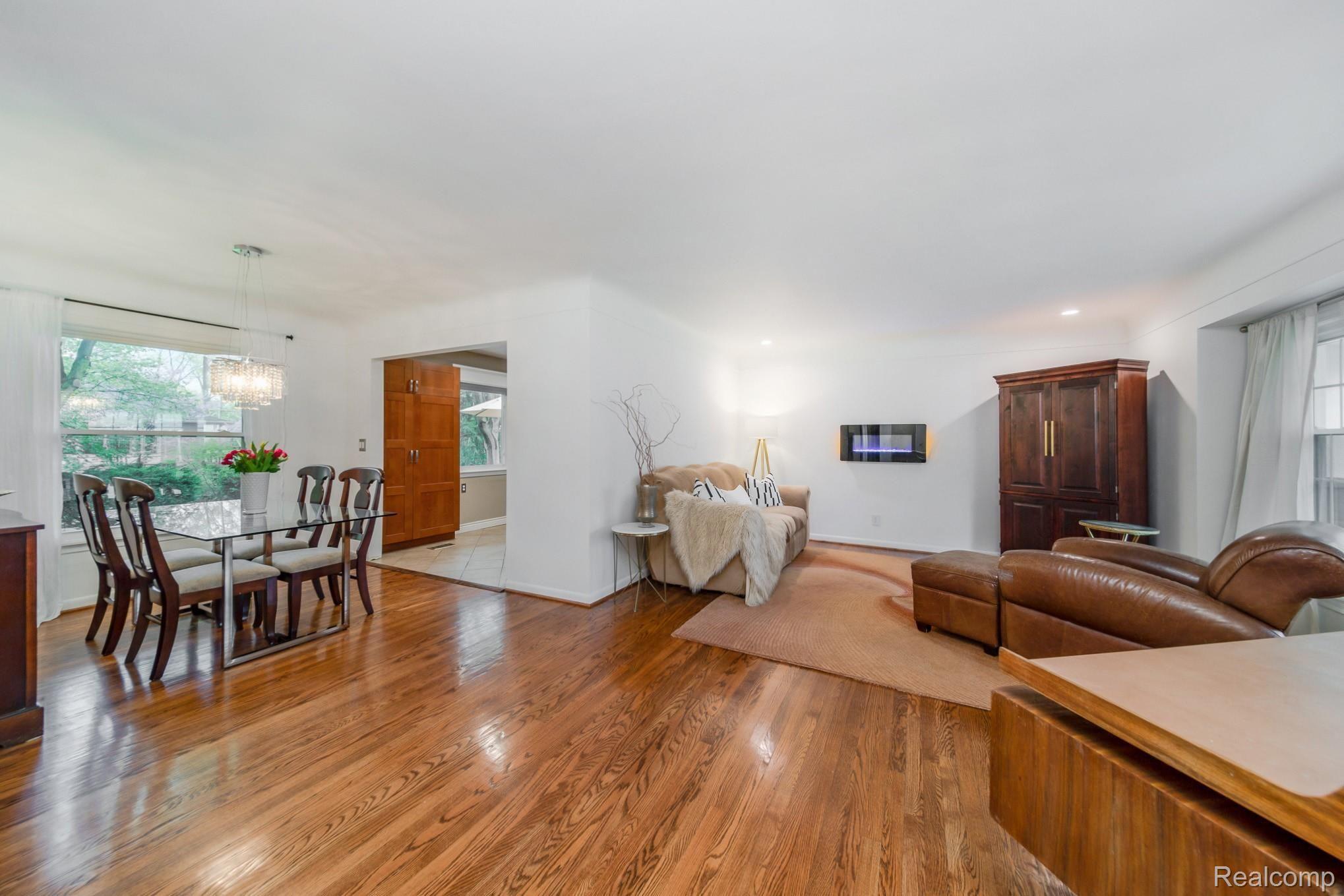 28430 Ridgebrook Road Farmington, MI 48334 - Photo 10 of 23 28430 Ridgebrook_46.jpg