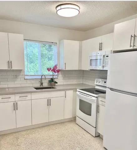 $2,000 | 1012 Southwest 4th Avenue, Unit 3, Miami, FL 33130