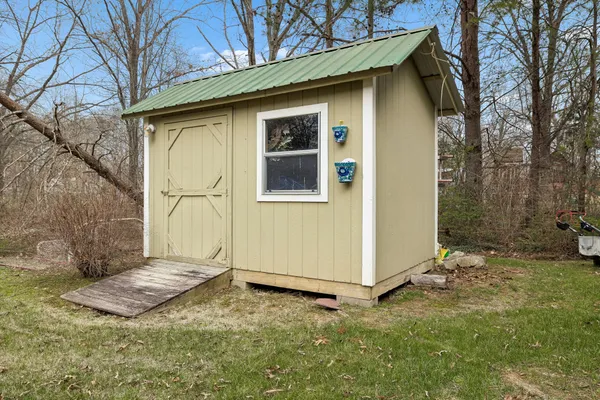 a view of a house with backyard