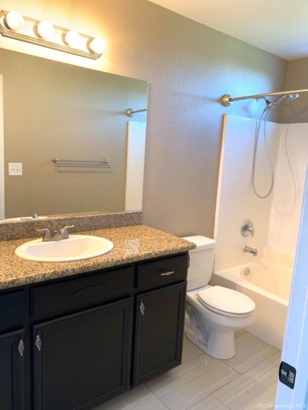 930 Clearview Street Tehachapi, CA 93561 - Photo 11 of 14 Master bath