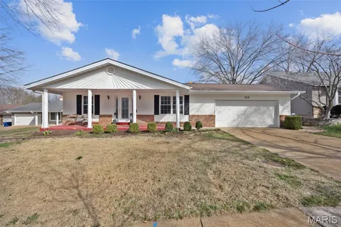 $399,000 | 215 Straightoak Court, Ballwin, MO 63021