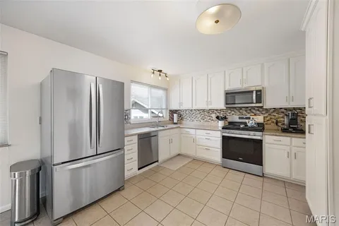 $399,000 | 215 Straightoak Court, Ballwin, MO 63021