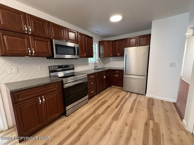 813 Trafalgar Road Tobyhanna, PA 18466 - Photo 4 of 23 Kitchen w/SS Applainces