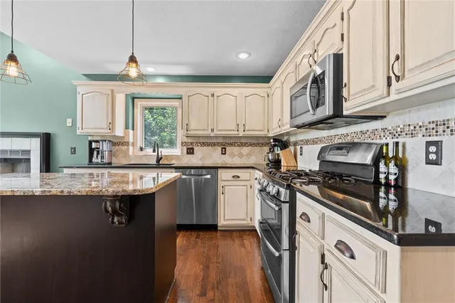 $474,900 | 4213 Southwest Sapelo Drive, Lee's Summit, MO 64082