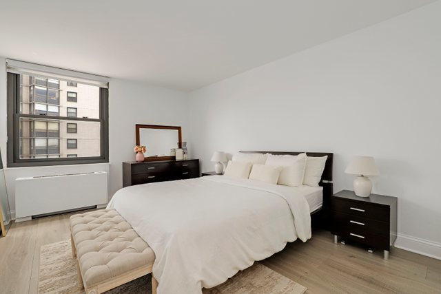 5701 North Sheridan Road, Unit 4R Chicago, IL 60660 - Photo 12 of 18 a bedroom with a bed and wooden floor