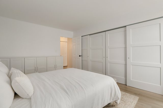 5701 North Sheridan Road, Unit 4R Chicago, IL 60660 - Photo 13 of 18 a large bed sitting in a bedroom and closet
