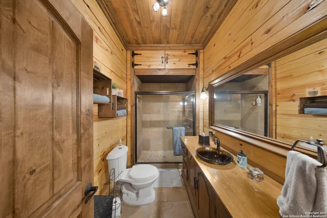 a view of a livingroom with furniture