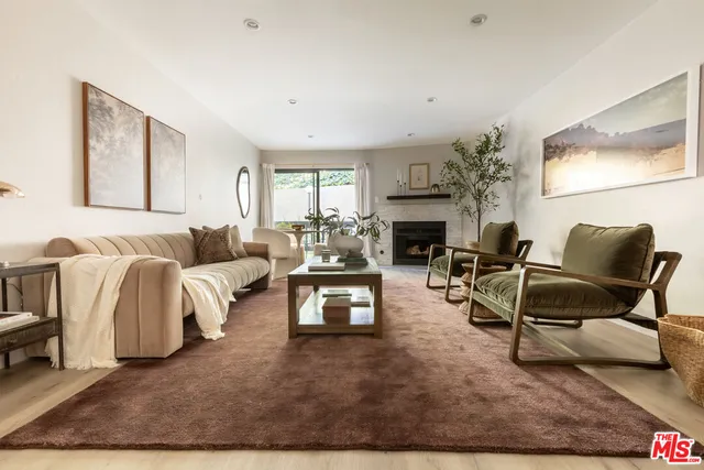 $800,000 | 2018 Griffith Park Boulevard, Unit 109, Los Angeles, CA 90039