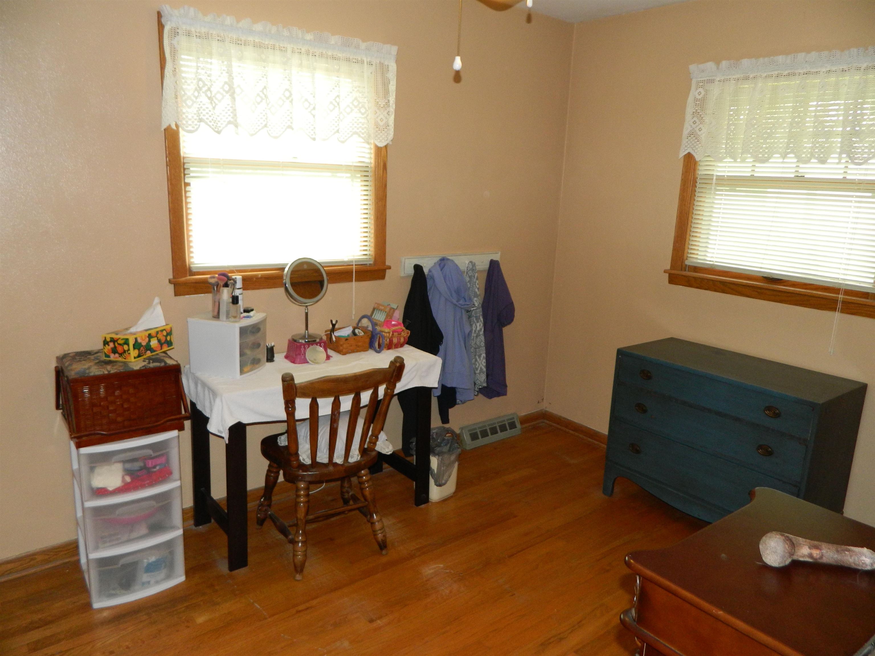3834 Abbotsford Road Rockford, IL 61107 - Photo 18 of 25 a dining room with furniture and window