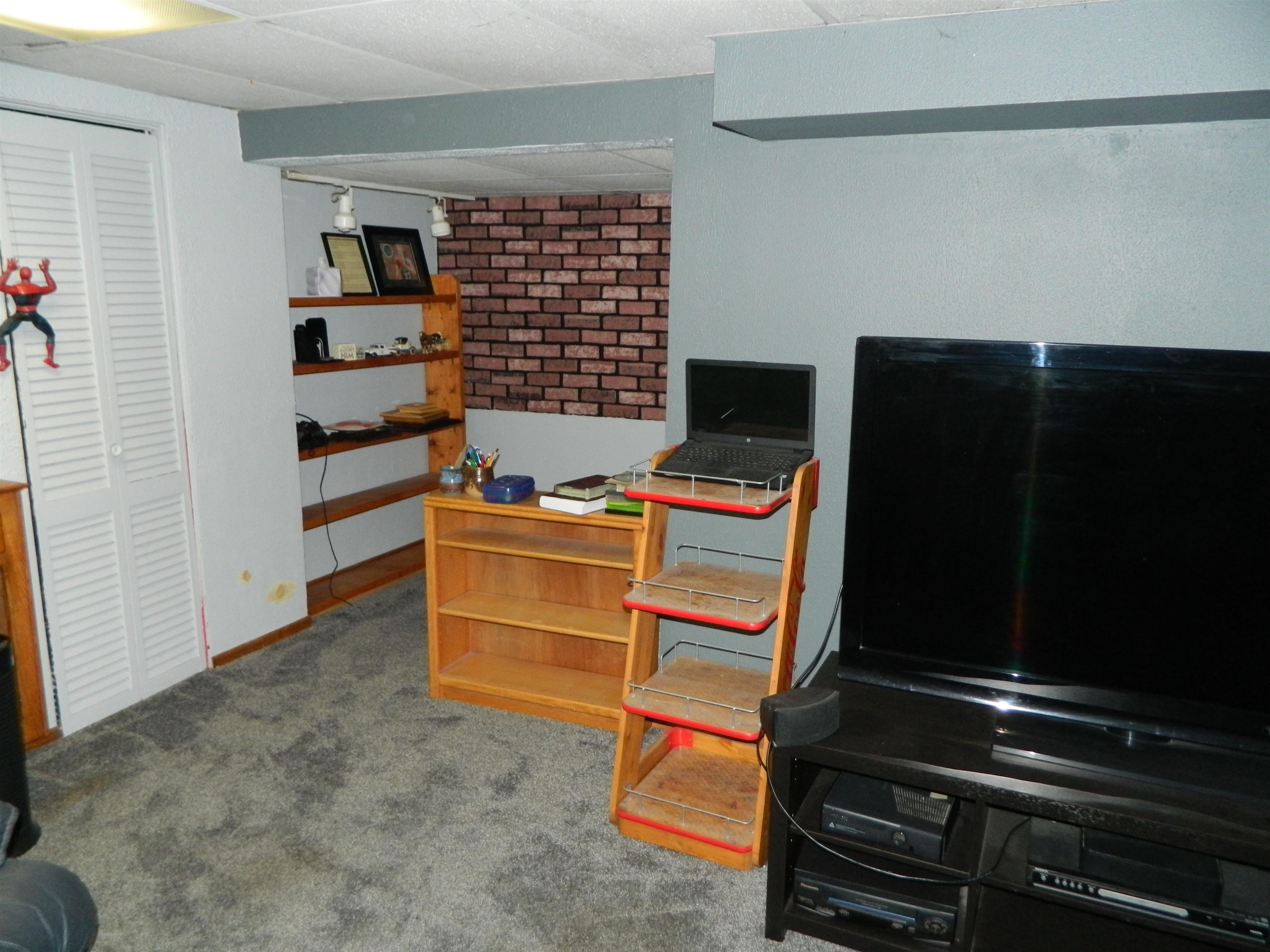 3834 Abbotsford Road Rockford, IL 61107 - Photo 20 of 25 a room with furniture and storage