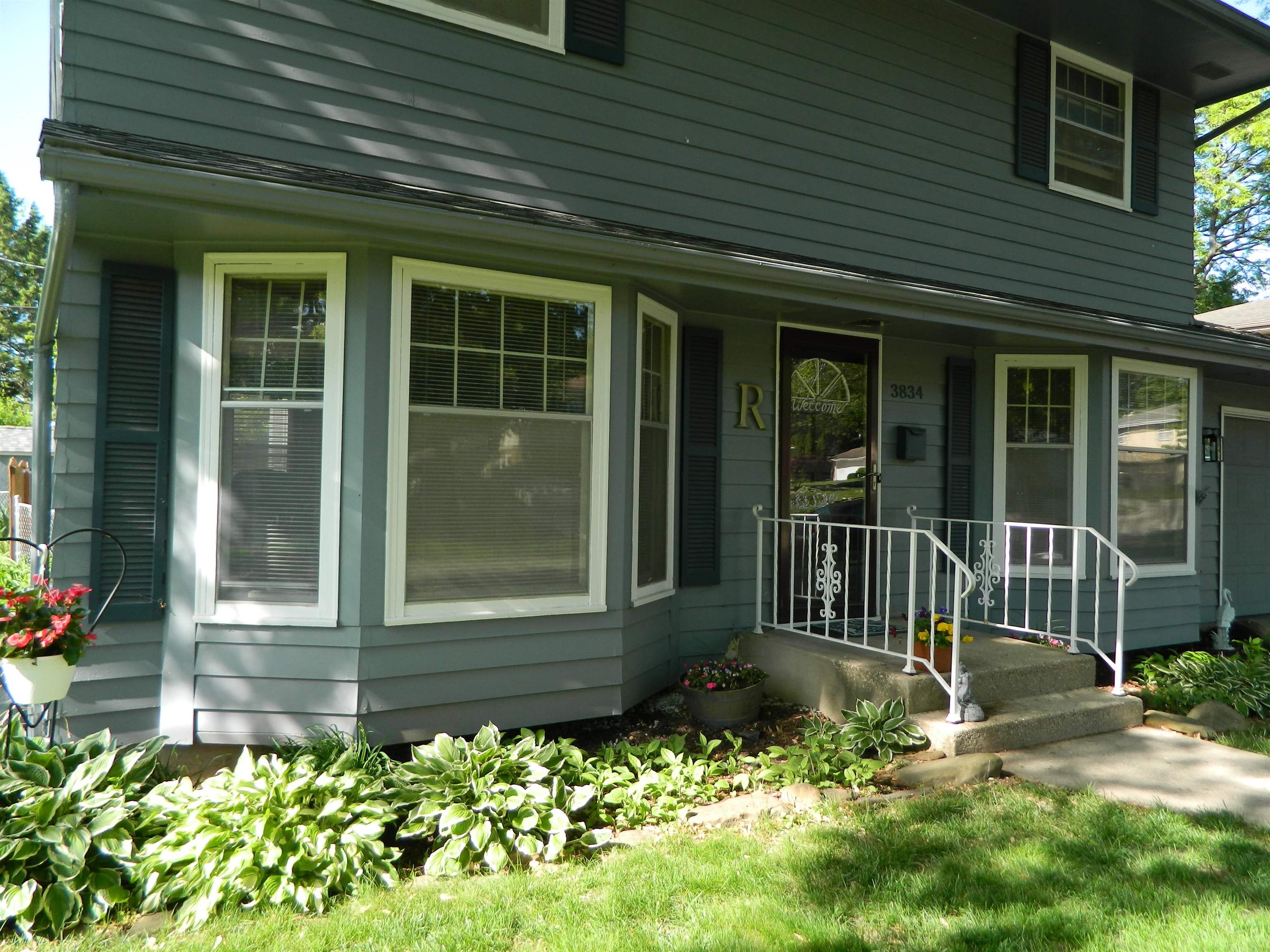 3834 Abbotsford Road Rockford, IL 61107 - Photo 2 of 25 front view of a house with a yard