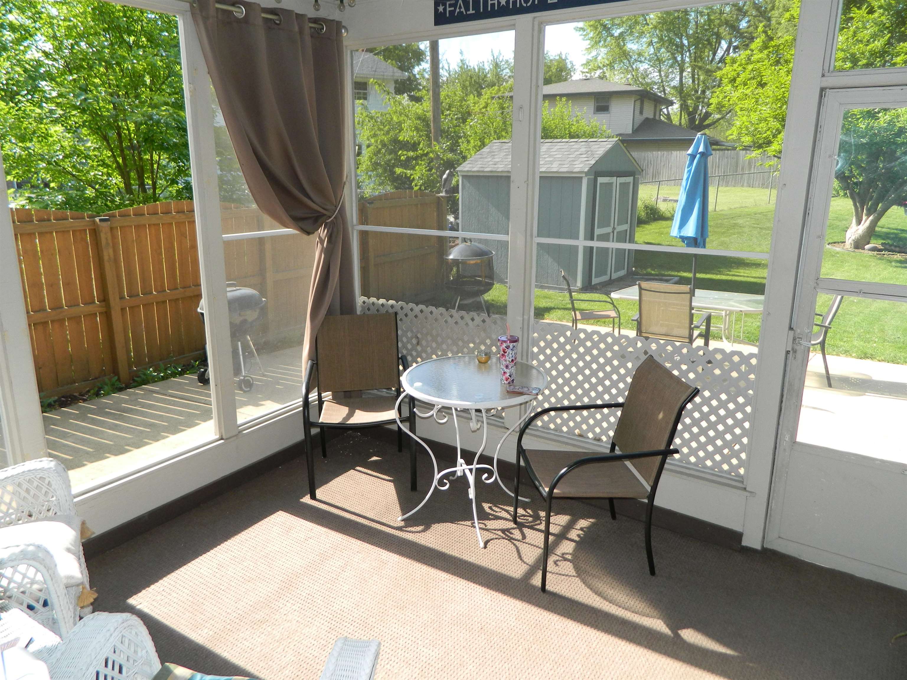 3834 Abbotsford Road Rockford, IL 61107 - Photo 21 of 25 a outdoor view with a sitting space