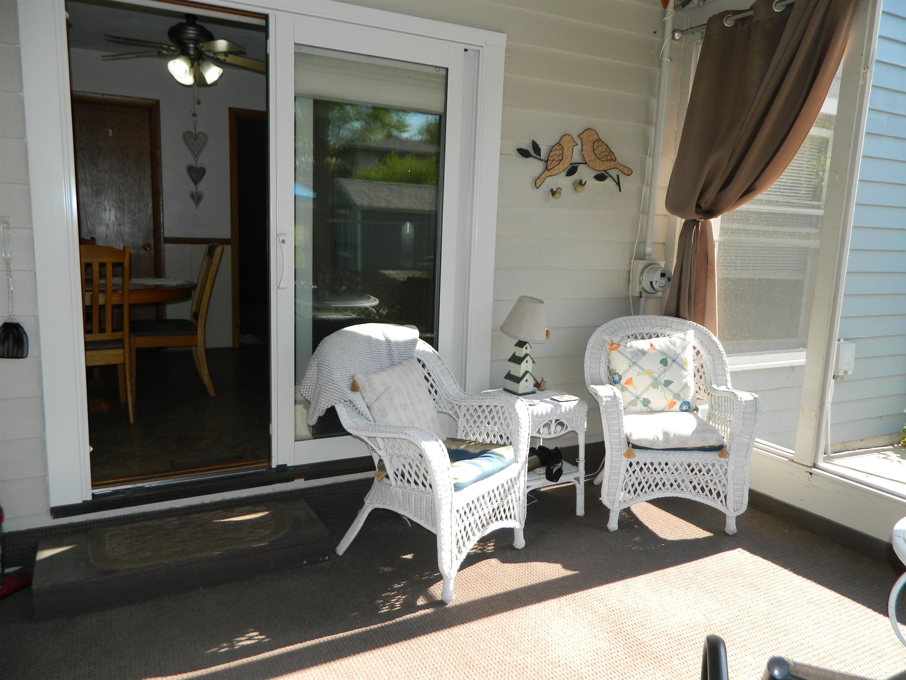 3834 Abbotsford Road Rockford, IL 61107 - Photo 22 of 25 a living room with furniture