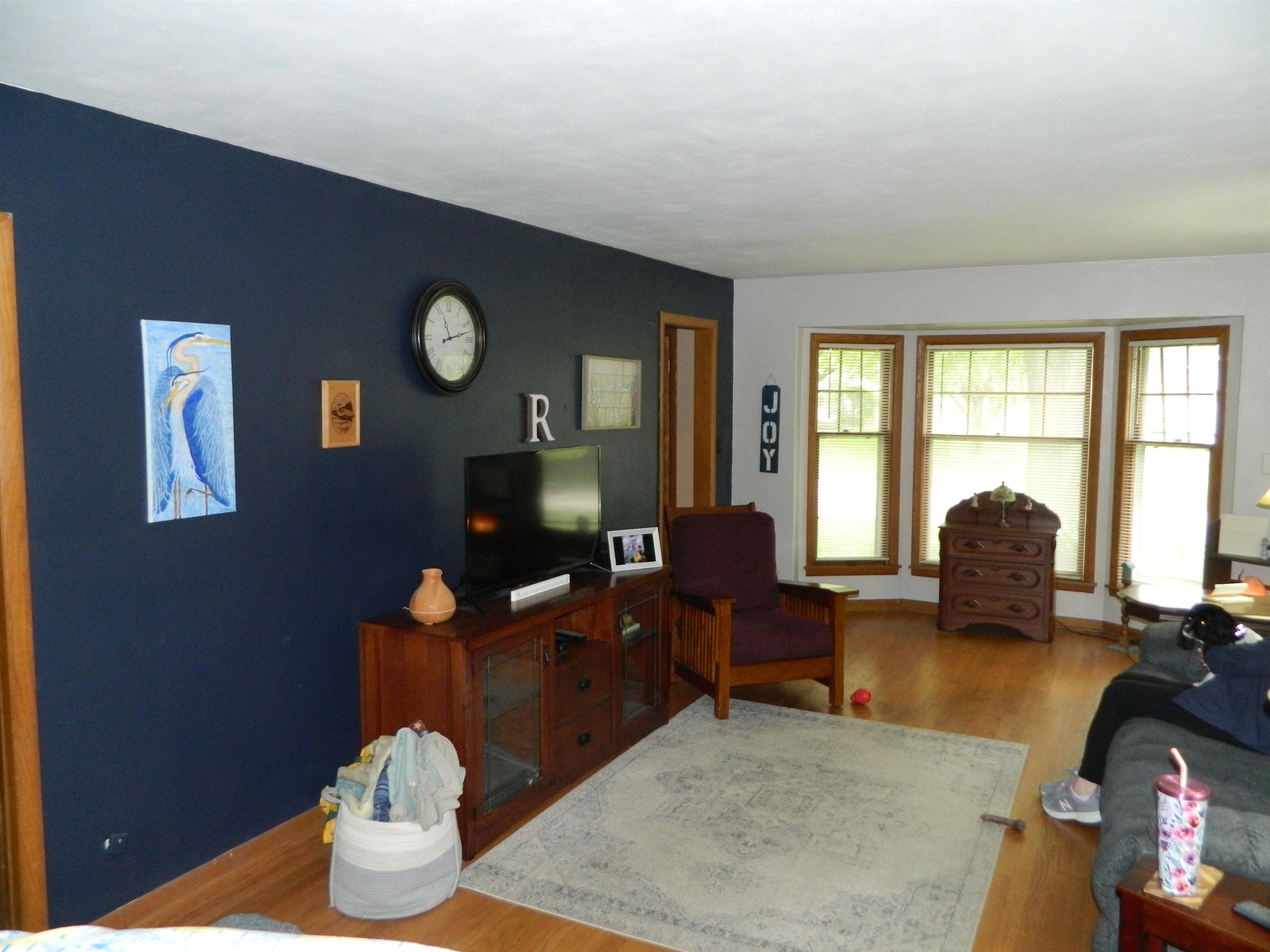 3834 Abbotsford Road Rockford, IL 61107 - Photo 8 of 25 a living room with furniture and a large window