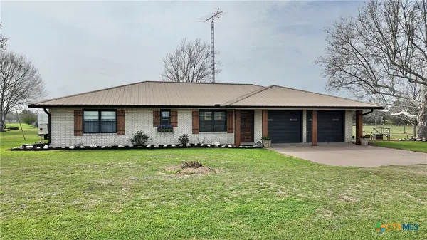$329,900 | 6603 Highway 90 Alternate, Shiner, TX 77984