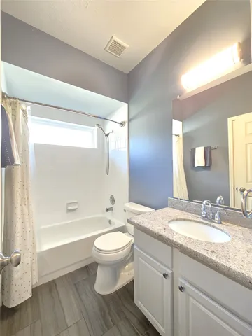 $2,800 | 2614 Parkbriar, Pearland, TX 77584