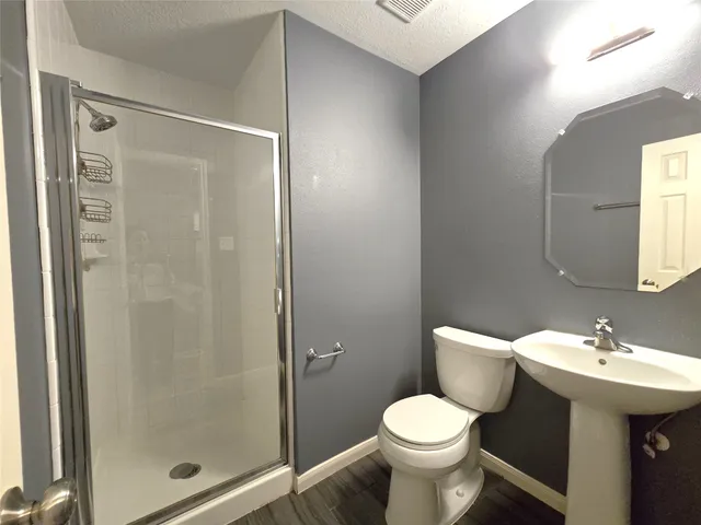 $2,800 | 2614 Parkbriar, Pearland, TX 77584