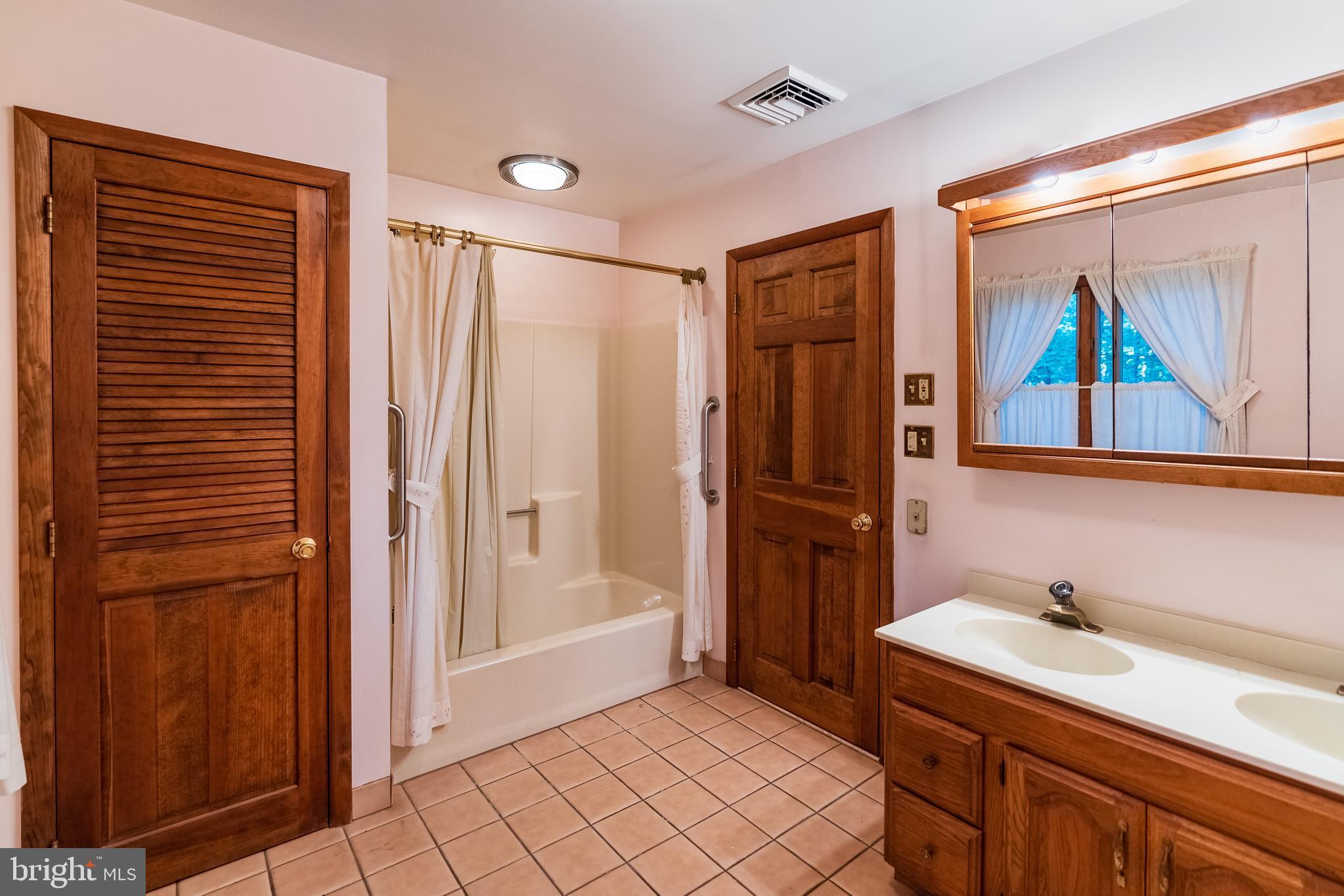 257 Chestnut Hill Road Emmaus, PA 18049 - Photo 21 of 30 Gallery Image 21