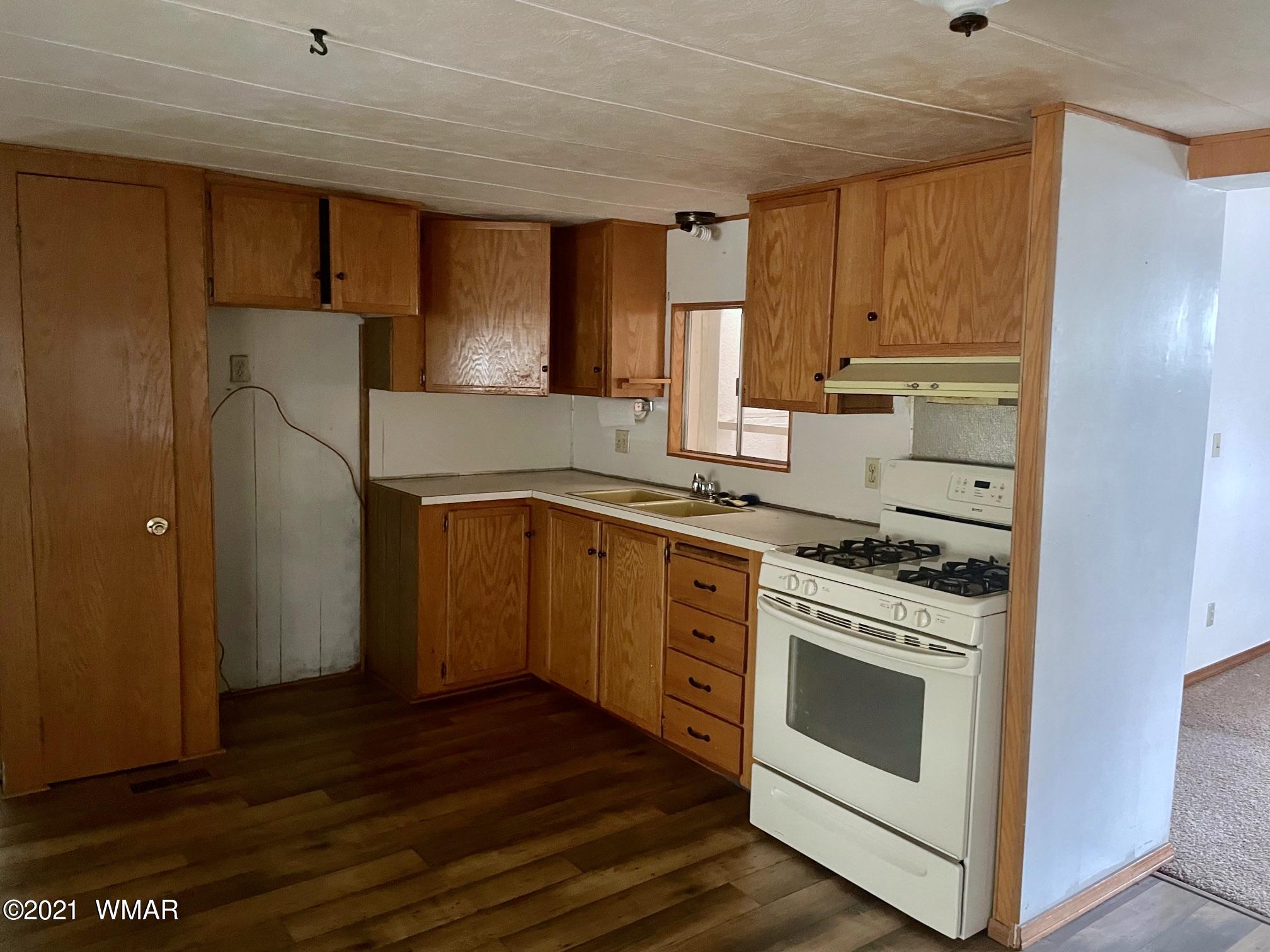 2261 West Park Valley Road Show Low, AZ 85901 - Photo 10 of 12
