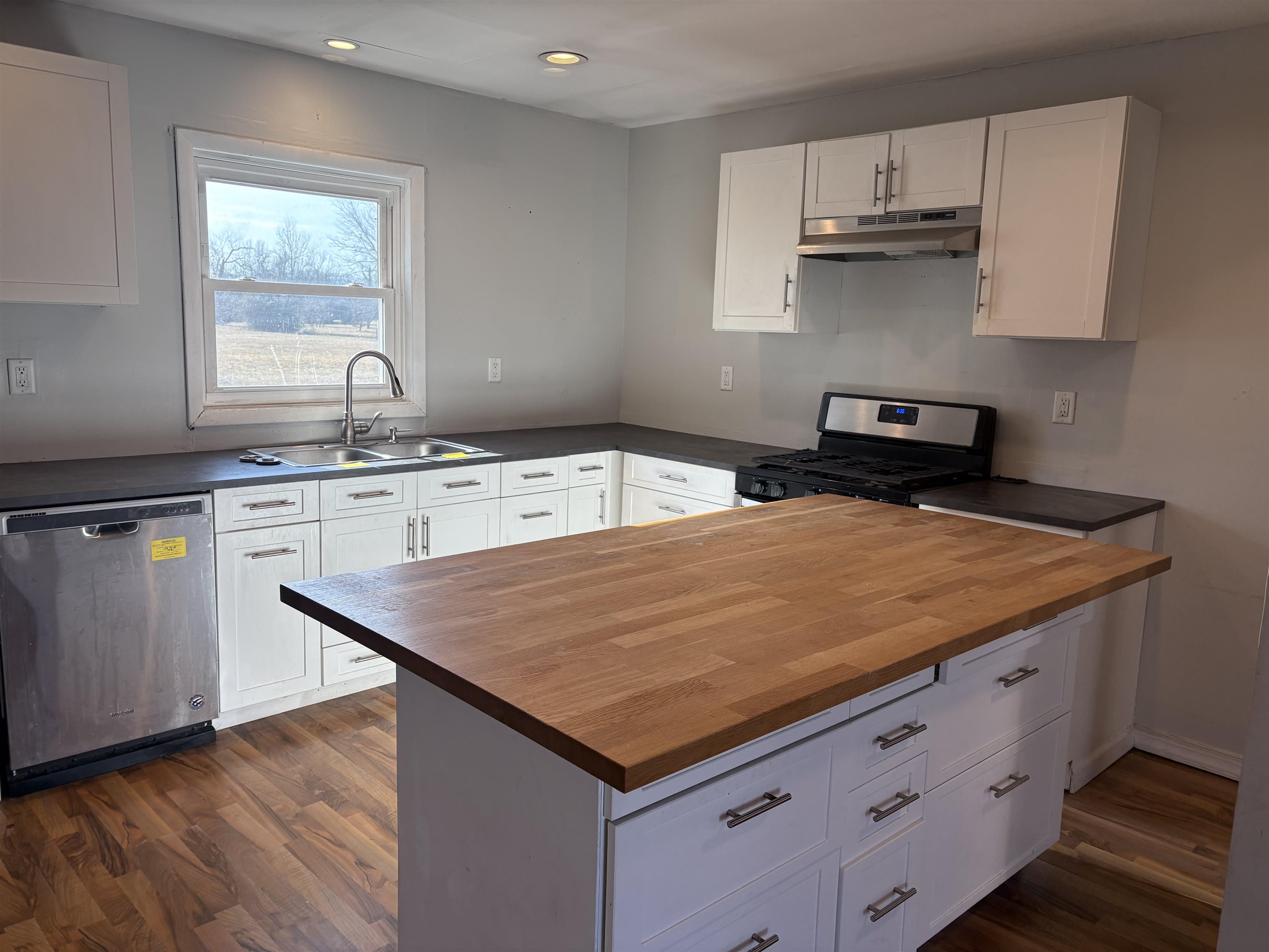 111 Davis Road Rio Grande, NJ 08242 - Photo 4 of 46