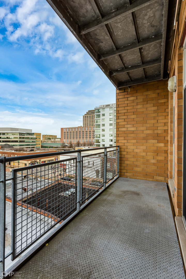 1572 Maple Avenue, Unit 501 Evanston, IL 60201 - Photo 4 of 25