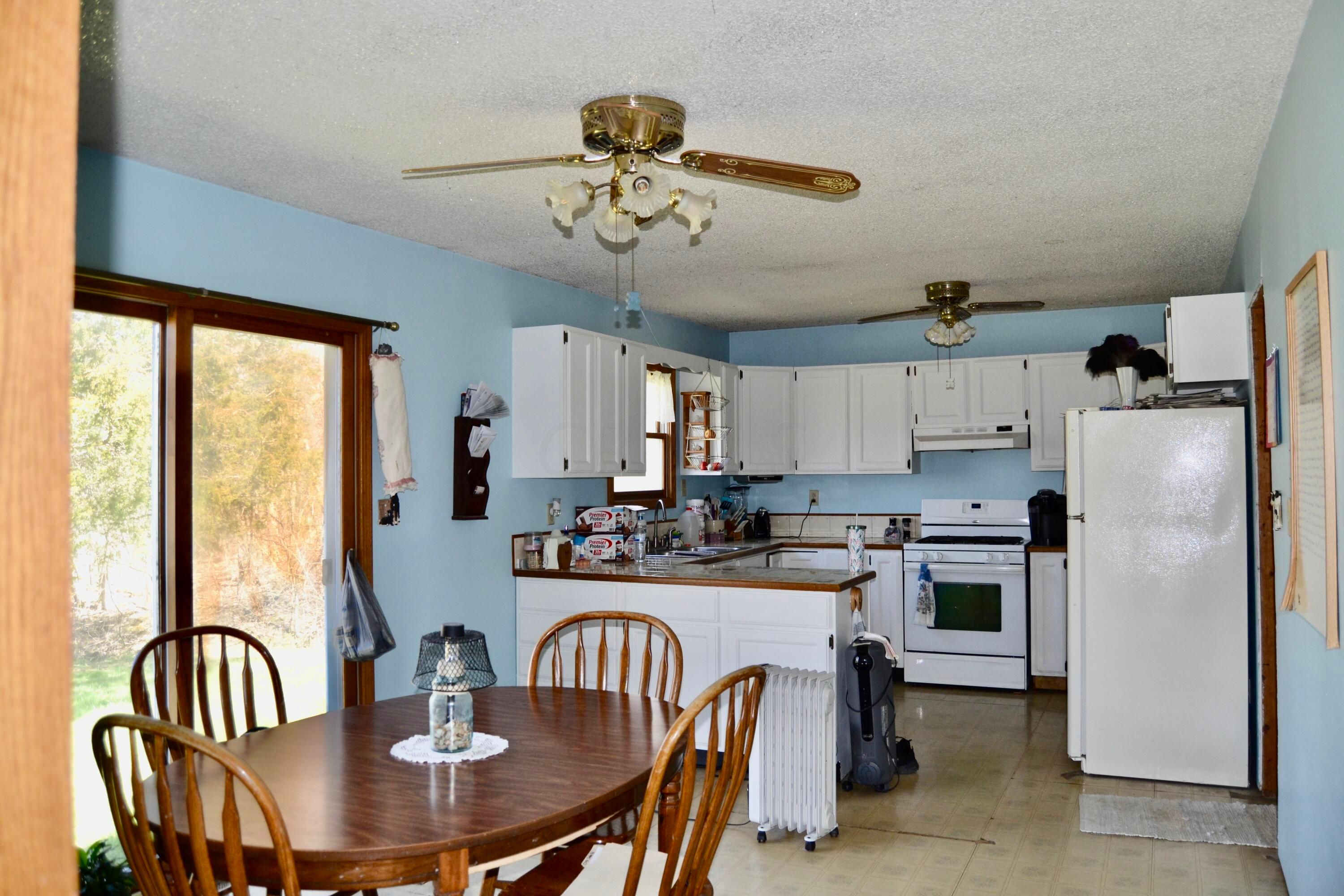 12390 Dodds Road Southeast Heath, OH 43056 - Photo 14 of 34 Large Kitchen