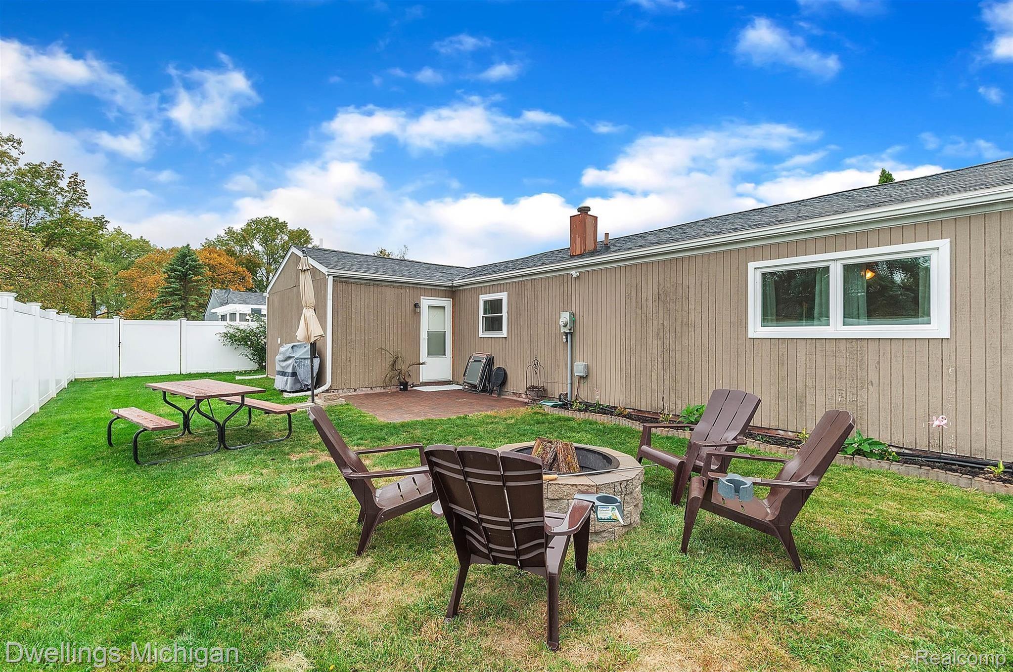 564 Newport Road Carleton, MI 48117 - Photo 29 of 30 29-564 Newport Rd-WindowStill-Real-.jpg