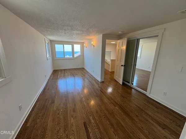 a view of entryway with furniture