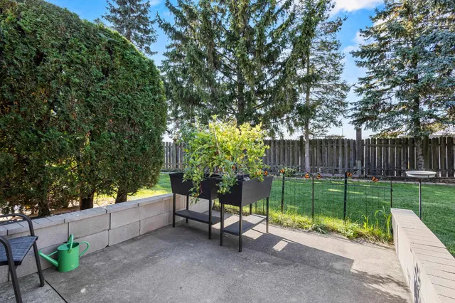 $249,900 | 83 Spencer Village Court, Appleton, WI 54914