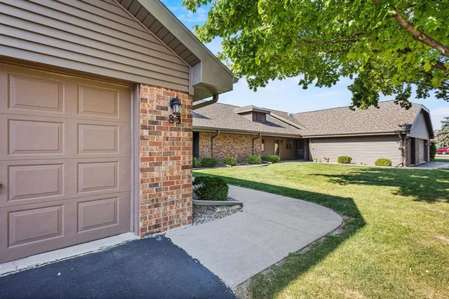 $249,900 | 83 Spencer Village Court, Appleton, WI 54914