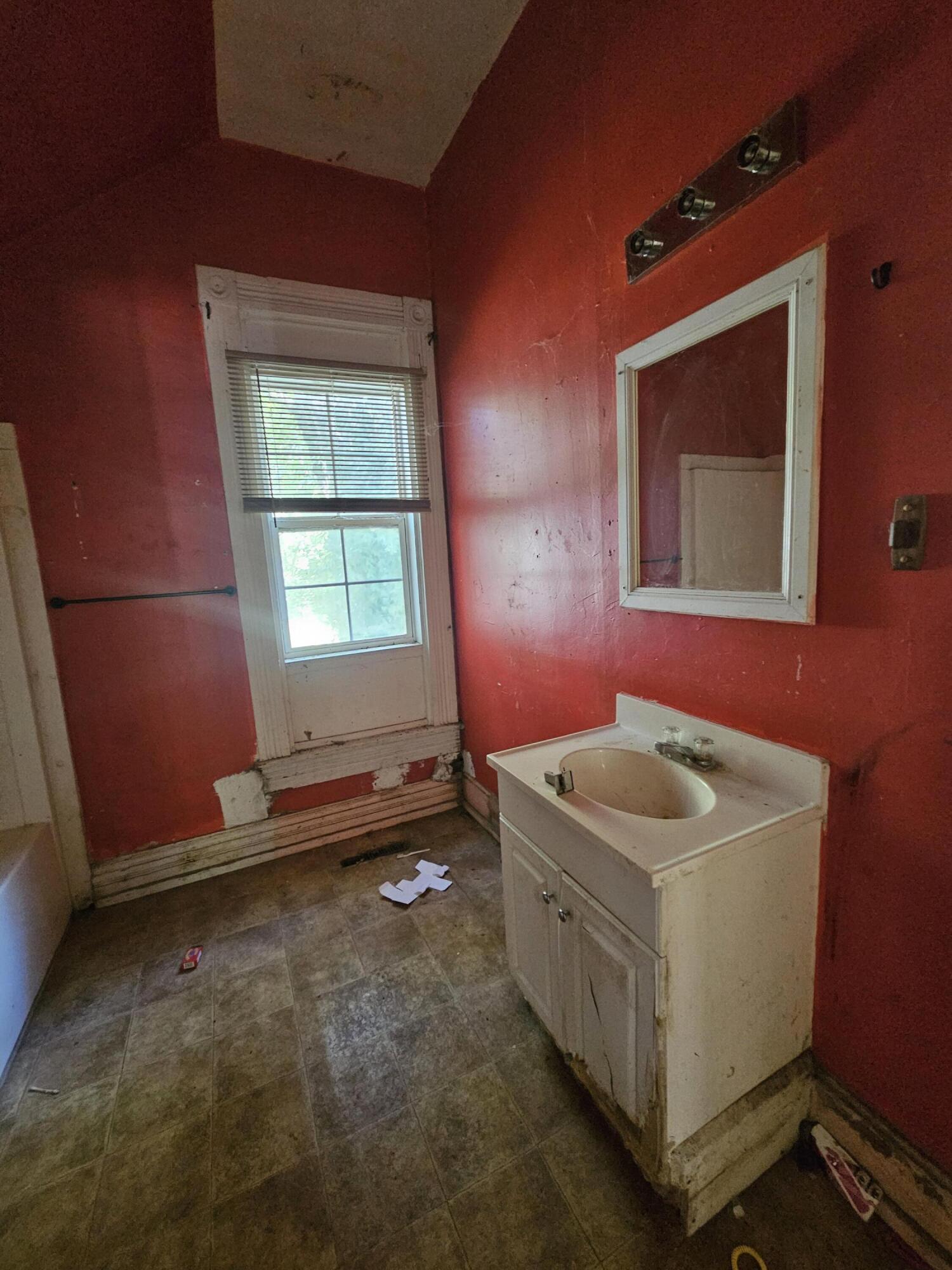 817 West Locust Street Springfield, MO 65803 - Photo 9 of 16 20260828_145911