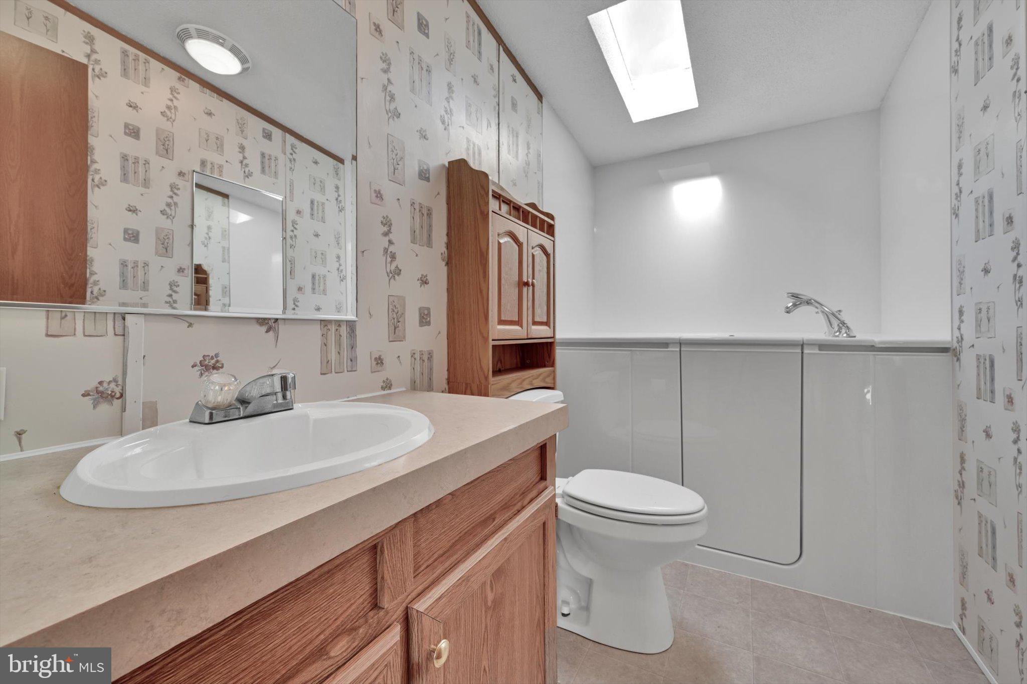 1539 Paper Mill Road Delta, PA 17314 - Photo 23 of 32 Hall Bath with walk-in Tub/Shower