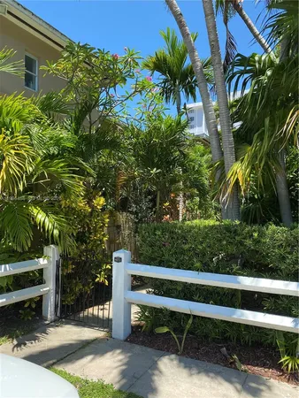 $1,950 | 40 Almeria Avenue, Unit 16, Coral Gables, FL 33134