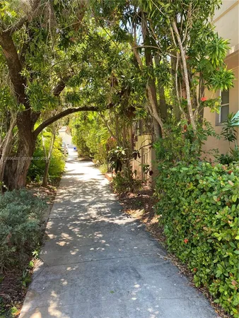 $1,950 | 40 Almeria Avenue, Unit 16, Coral Gables, FL 33134