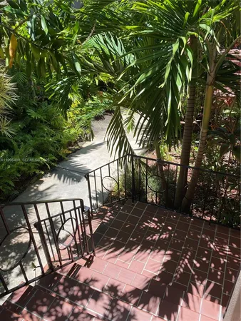 $1,950 | 40 Almeria Avenue, Unit 16, Coral Gables, FL 33134