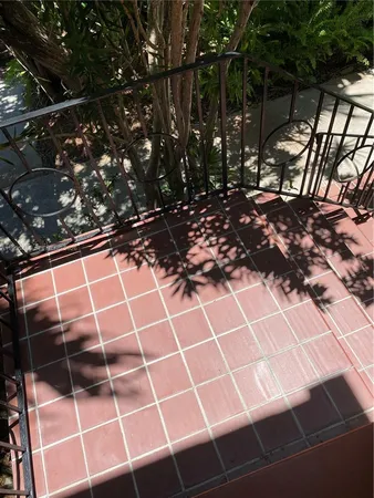 $1,950 | 40 Almeria Avenue, Unit 16, Coral Gables, FL 33134