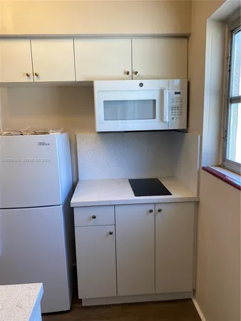 $1,950 | 40 Almeria Avenue, Unit 16, Coral Gables, FL 33134