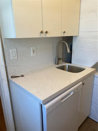 $1,950 | 40 Almeria Avenue, Unit 16, Coral Gables, FL 33134