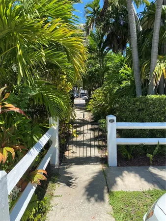 $1,950 | 40 Almeria Avenue, Unit 16, Coral Gables, FL 33134