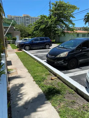 $1,950 | 40 Almeria Avenue, Unit 16, Coral Gables, FL 33134