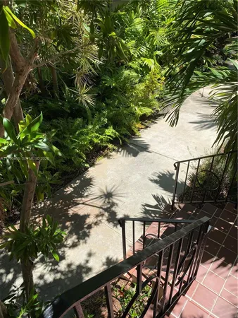 $1,950 | 40 Almeria Avenue, Unit 16, Coral Gables, FL 33134
