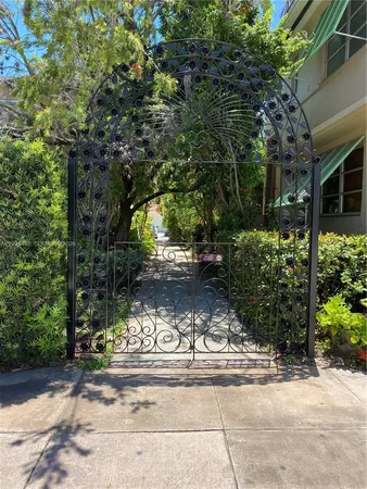 $1,950 | 40 Almeria Avenue, Unit 16, Coral Gables, FL 33134