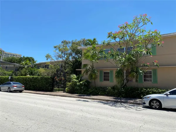 $1,950 | 40 Almeria Avenue, Unit 16, Coral Gables, FL 33134