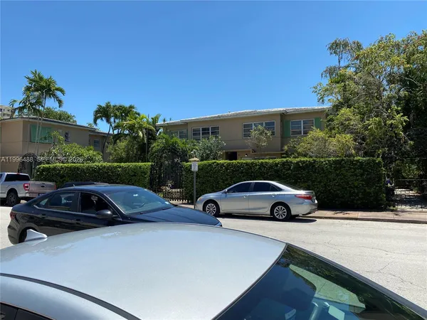 $1,950 | 40 Almeria Avenue, Unit 16, Coral Gables, FL 33134